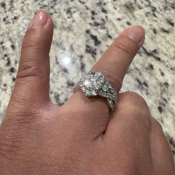 Kay jeweler engagement/Wedding Ring in one! - Picture 10 of 14